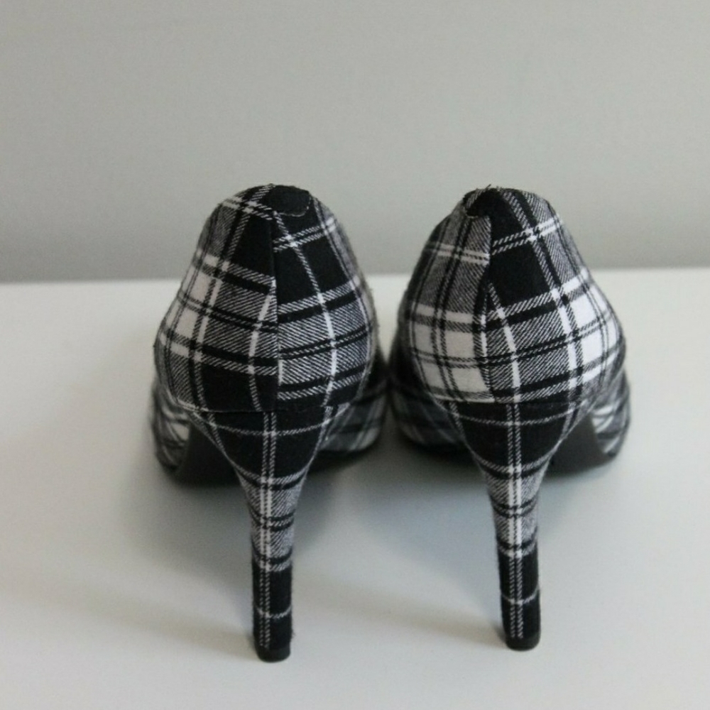 Black plastic heels - Picture 3 of 3